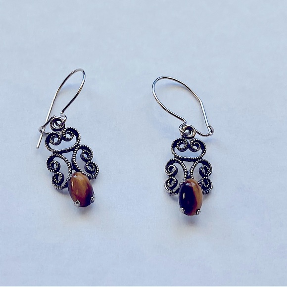 Tigers eye dangle earrings with delicate filigree detail. - Picture 6 of 6